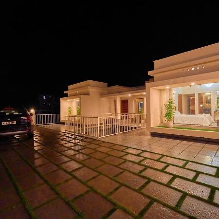 Glen Castle Vagamon Pool Resort By Voye Homes المظهر الخارجي الصورة