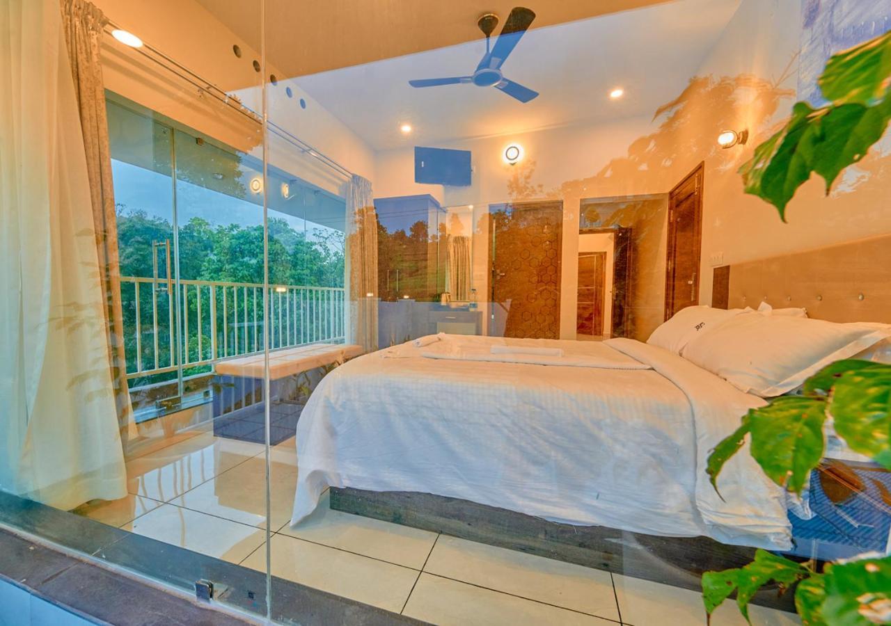 Glen Castle Vagamon Pool Resort By Voye Homes المظهر الخارجي الصورة