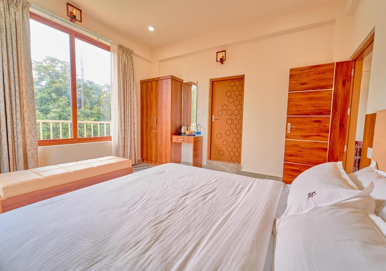 Glen Castle Vagamon Pool Resort By Voye Homes المظهر الخارجي الصورة