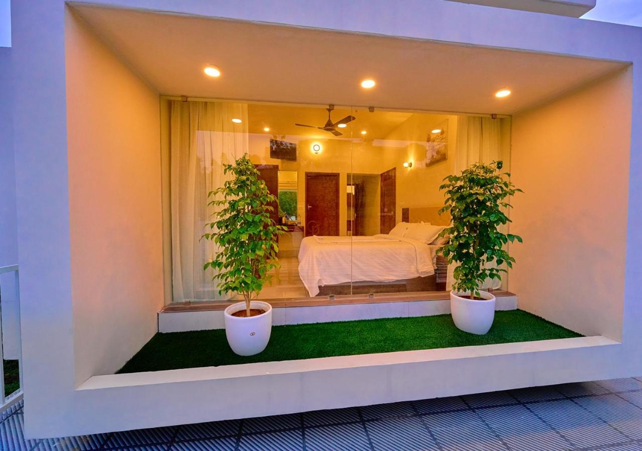 Glen Castle Vagamon Pool Resort By Voye Homes المظهر الخارجي الصورة