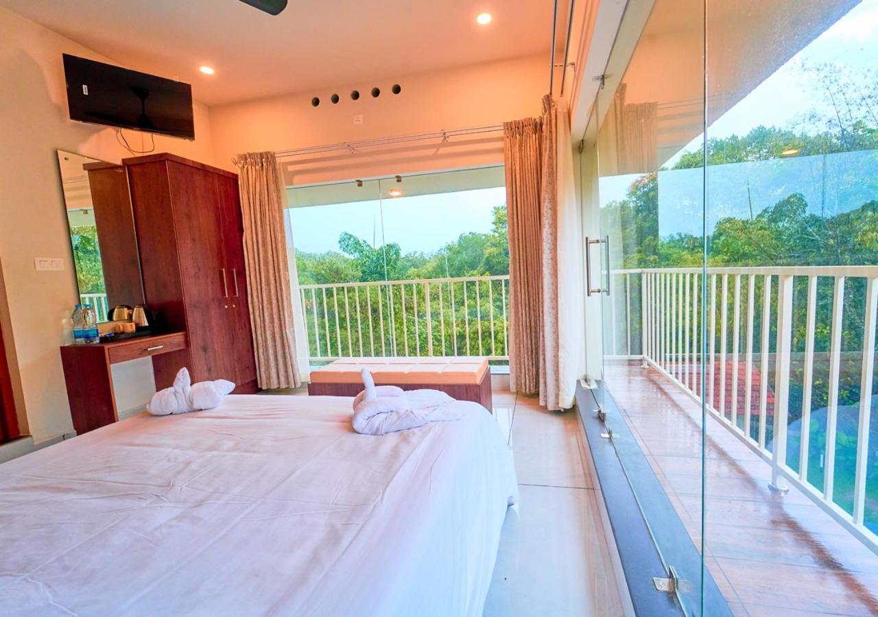 Glen Castle Vagamon Pool Resort By Voye Homes المظهر الخارجي الصورة