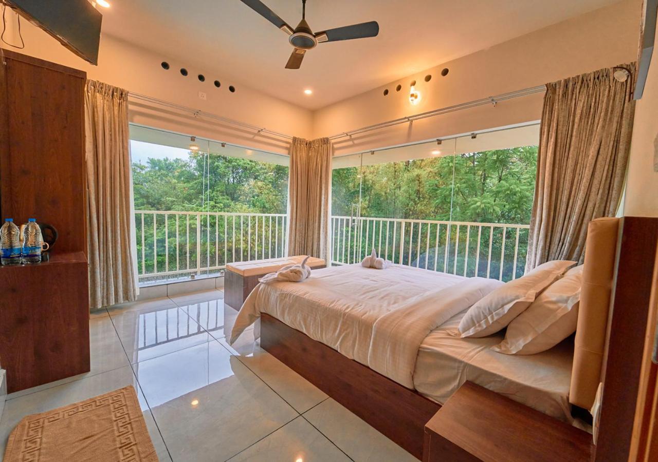 Glen Castle Vagamon Pool Resort By Voye Homes المظهر الخارجي الصورة