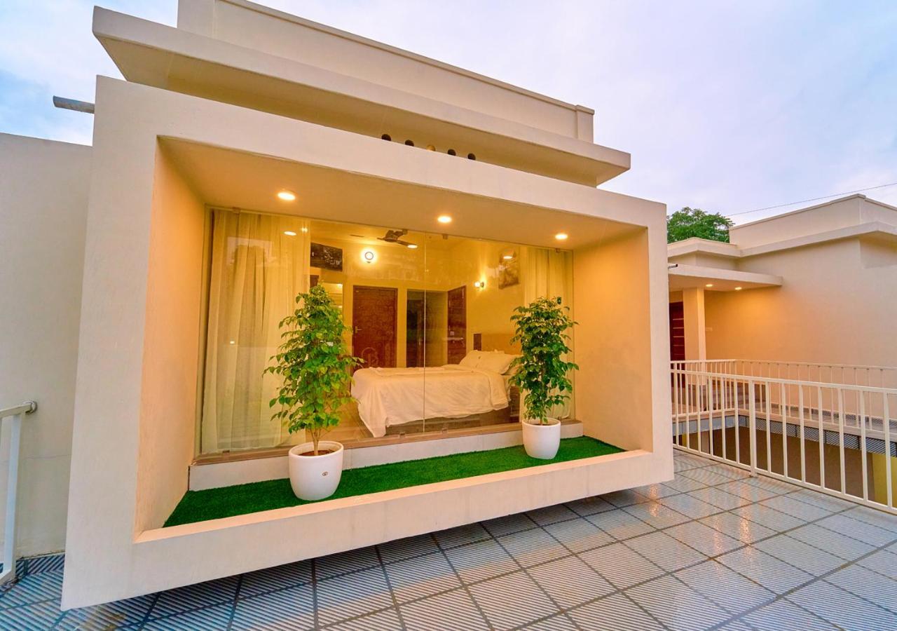 Glen Castle Vagamon Pool Resort By Voye Homes المظهر الخارجي الصورة